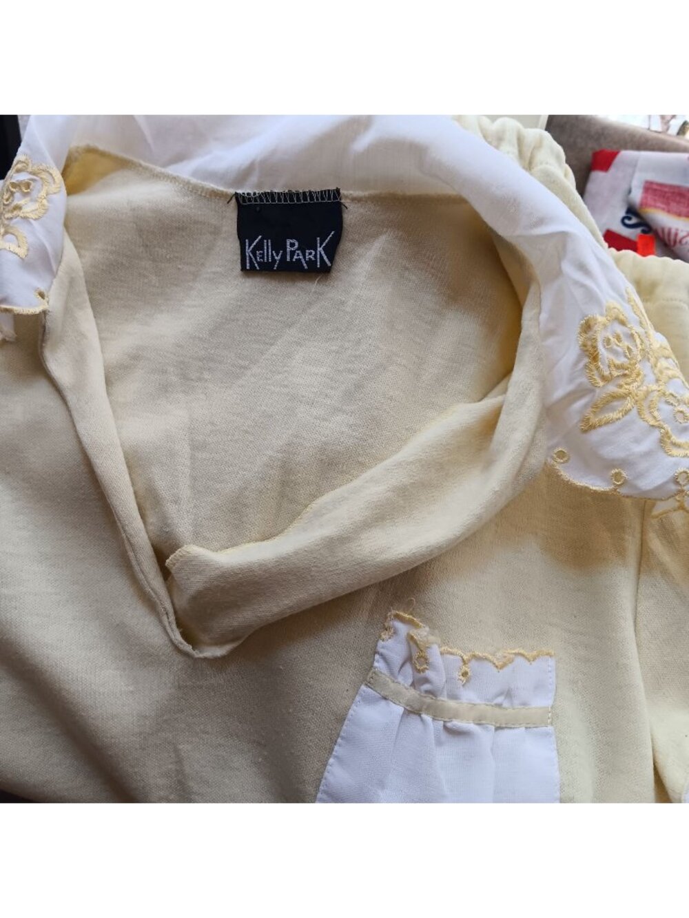 True Vintage 80's Top Medium Embroidered Collar Drawstring Waist Kelly Park